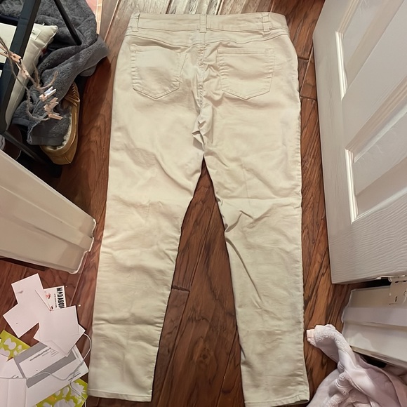 d. Jeans cream colored pants - Picture 5 of 5